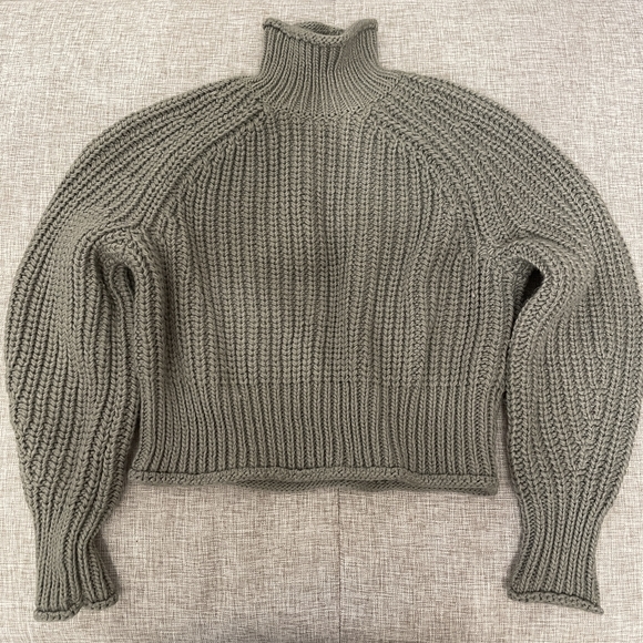 H&M Cowl TurtleNeck Cropped Thick Nit Green Cozy Sweater. - Picture 1 of 8